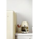 Smeg DCF02CREU Krem Renk Filtre Kahve Makinesi – Şık Tasarım, Yüksek Demleme Performansı ve 1,4 L Kapasite